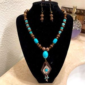 Leather and true stones necklace